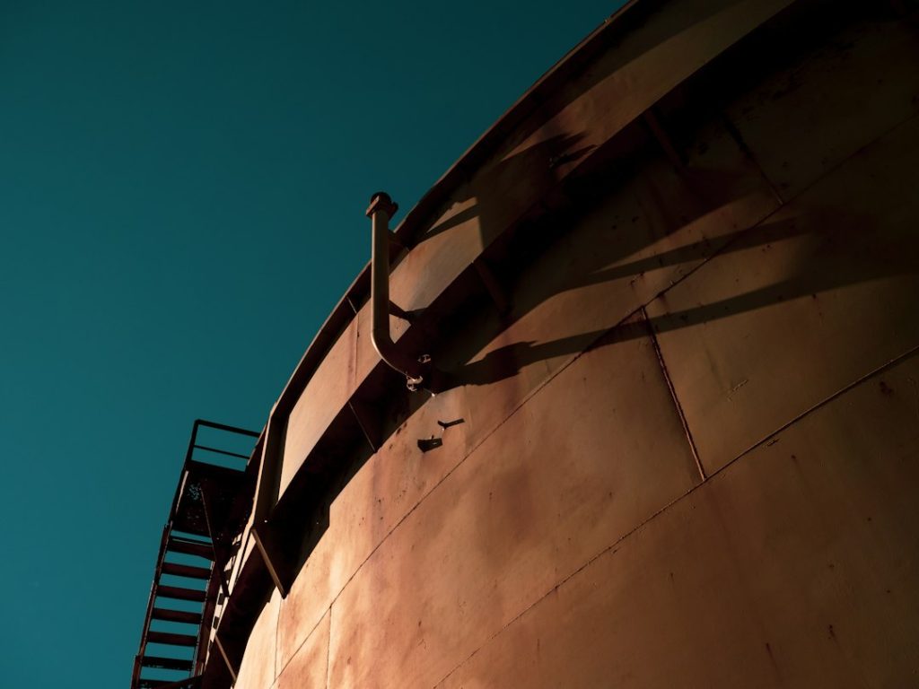 Metalen industriële tank