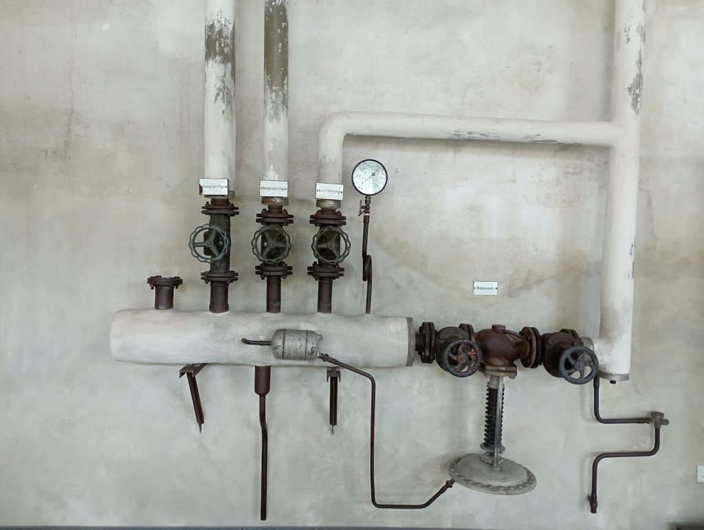 Industrial machine with metal pipes