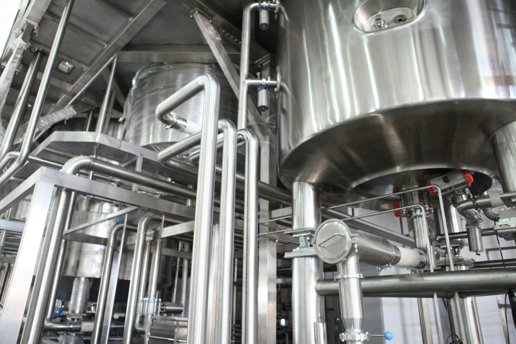 Stainless steel industrial washing installation in a production facility